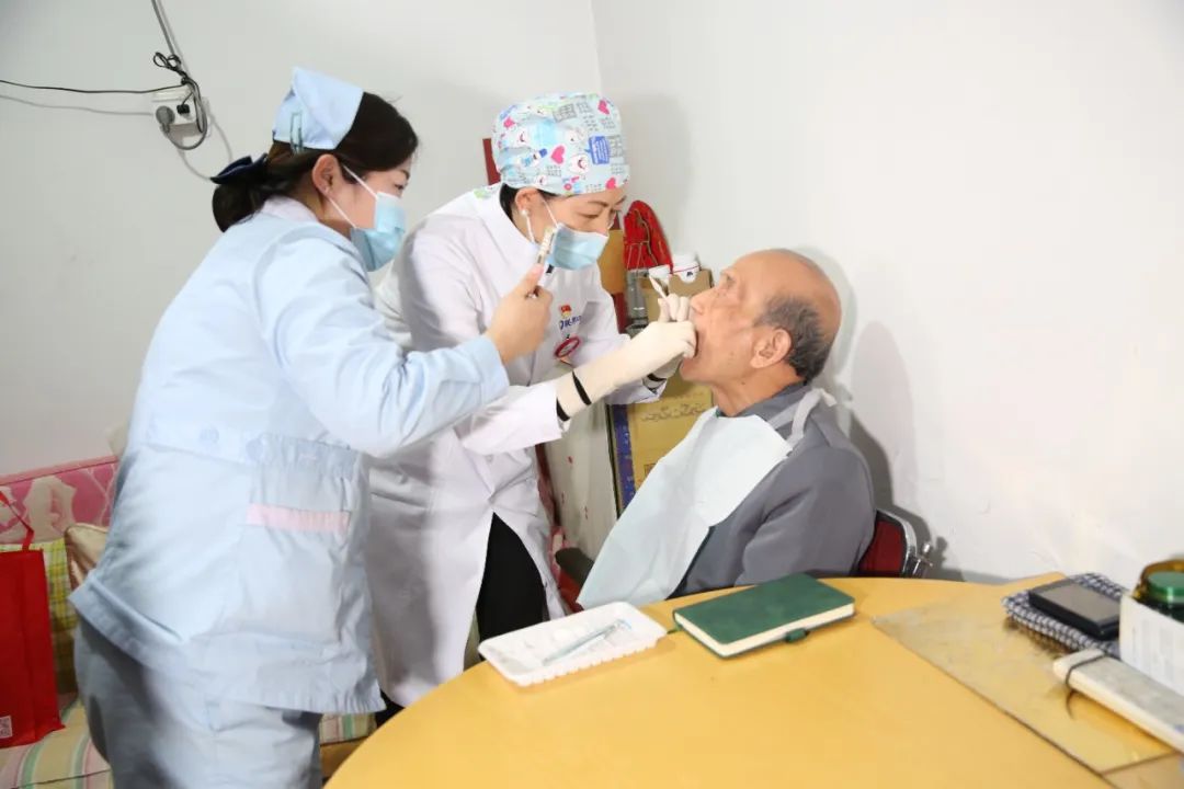 《時代人物》封面人物鄧邦蓮：以醫(yī)者匠心領(lǐng)航口腔健康新征程