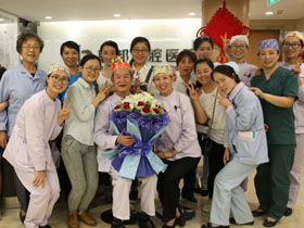 聯(lián)邦口腔醫(yī)院為斯教授慶賀生辰