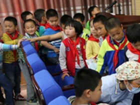 鄧邦蓮告訴記者，聯(lián)邦口腔醫(yī)院希望通過(guò)此類活動(dòng)