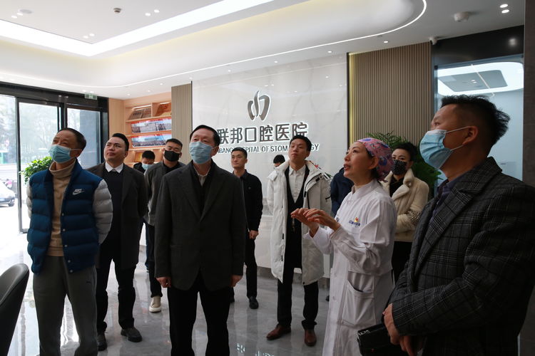 西安市秦商百人企業(yè)促進會蘭會長一行蒞臨我院參觀指導