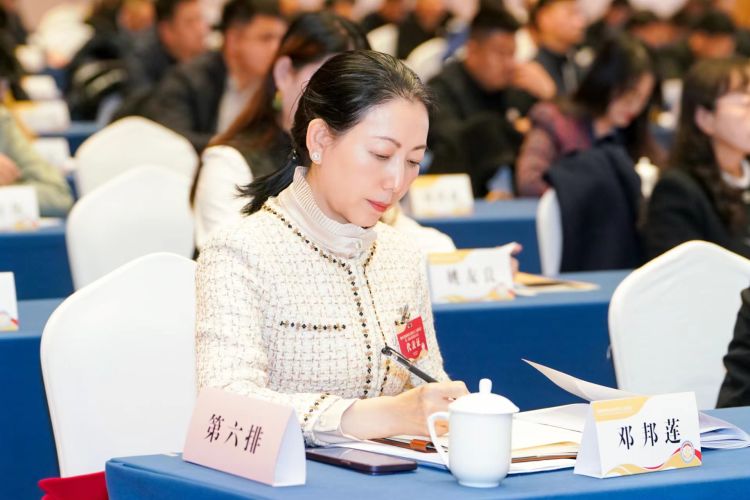 喜報|西安聯(lián)邦口腔醫(yī)院院長鄧邦蓮當(dāng)選陜西省新的社會階層人士聯(lián)誼會第二屆理事會常務(wù)理事